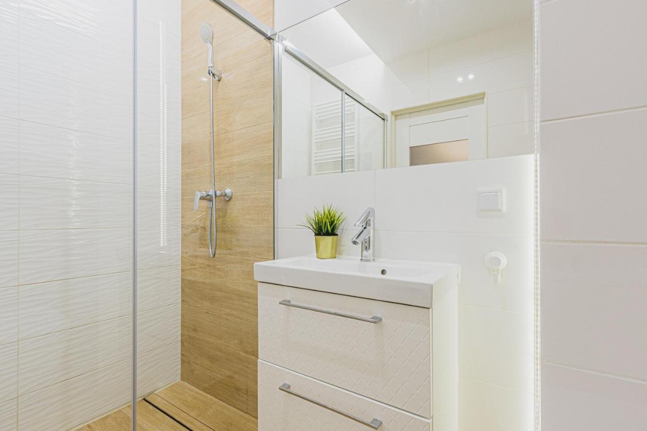 Floris Apartment 우치 외부 사진